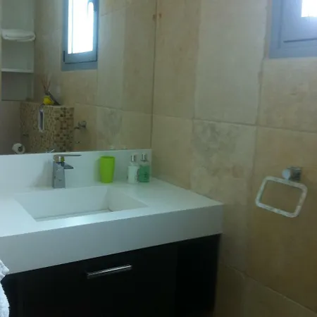 2b Delux Seafront Finikoudes Apartment *