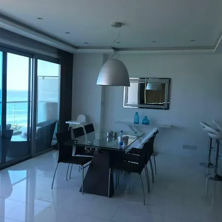 2b Delux Seafront Finikoudes Larnaca