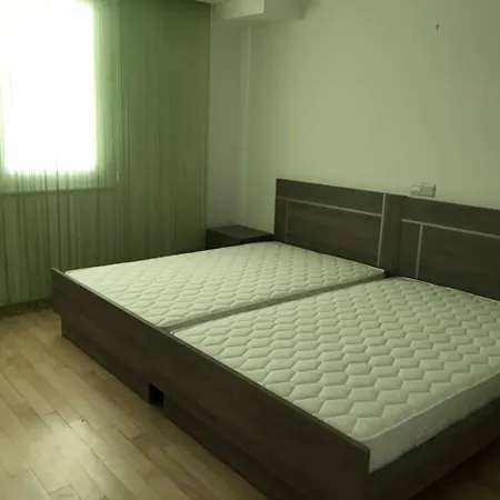 2b Delux Seafront Finikoudes * لارنكا